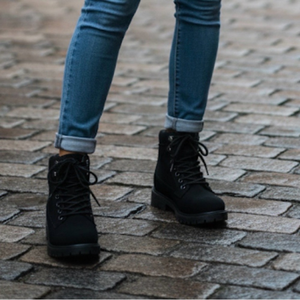 LUGZ Mantle Hi, Lace up with speed hook closure, Women’s 8US 39EUR, Black